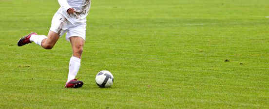 Beine eines Fußballspielers